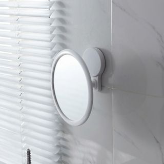 Primo กระจกแต่งหน้าพลาสติกทรงกลมติดผนัง รุ่น BDQ003  ขนาด 20x23x7 ซม. สีขาว