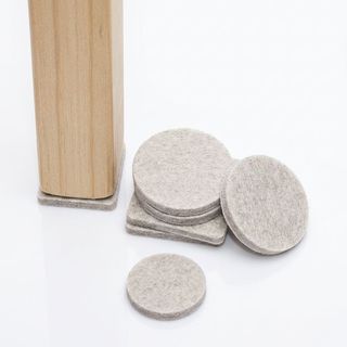 สักหลาดรองขาโต๊ะ ทรงสี่เหลี่ยม ขนาด:25*25*4มม. รุ่นF8F25 สีเครีม